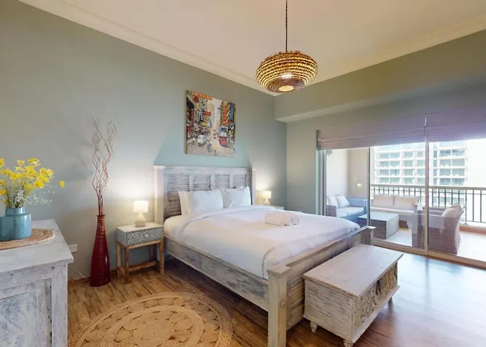Golden Mile 1 - Contemporary One Bedroom
