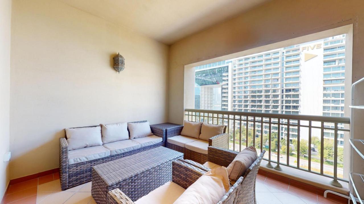 Golden Mile 1 - Contemporary One Bedroom Apartment