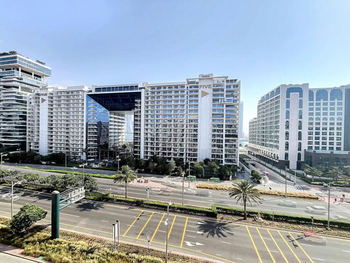Golden Mile 1 - Contemporary One Bedroom Apartment Dubai